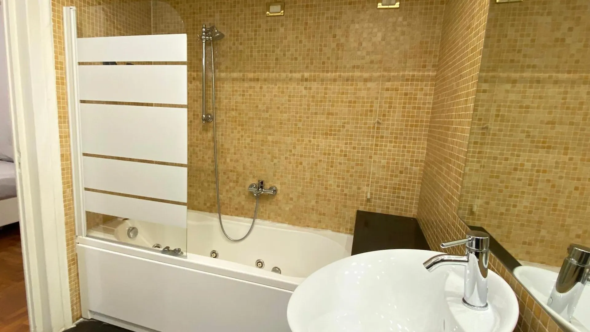 Kamaffari Central Apartment Palermo 0*,  Italy